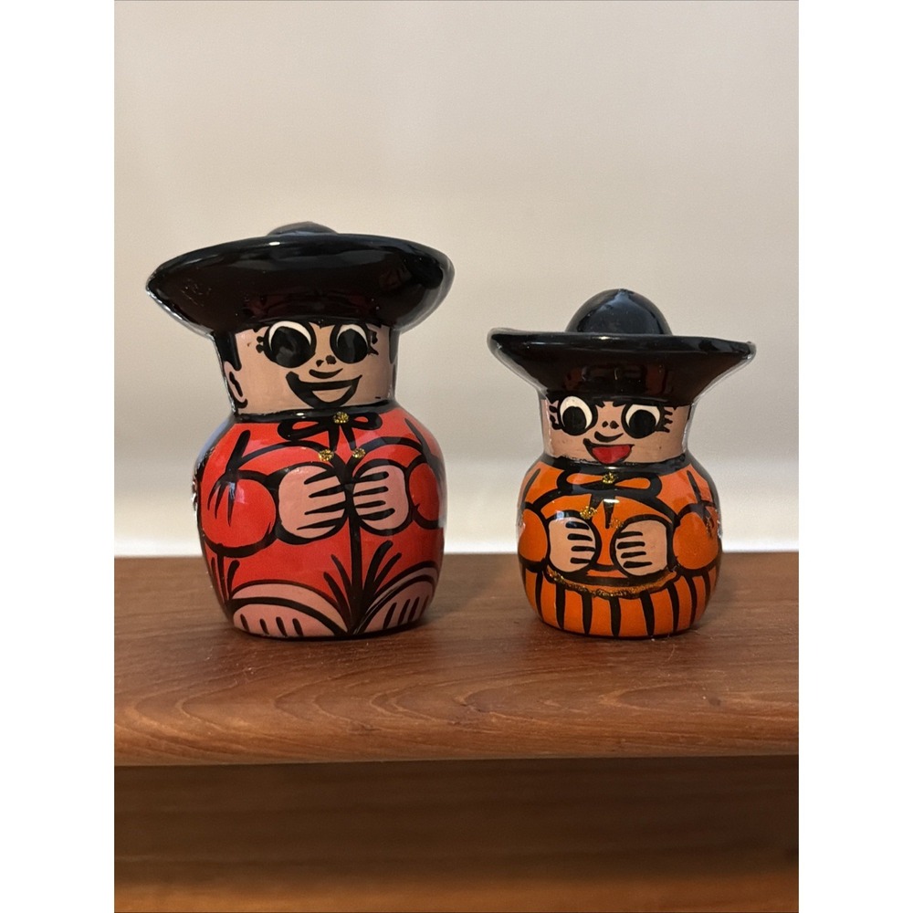 Vintage Mexican Hand Painted Salt And Pepper Shakers In EUC